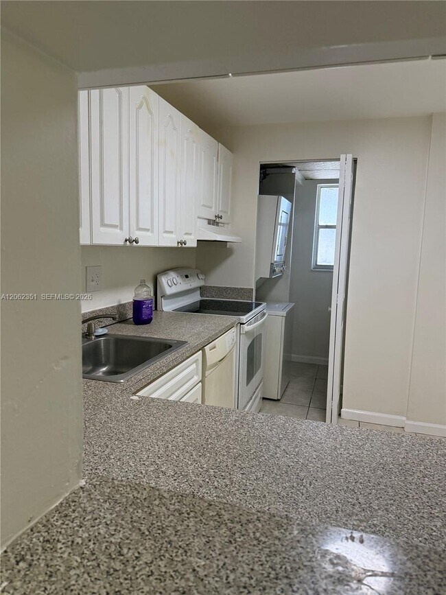 Building Photo - 7825 Fairview Dr