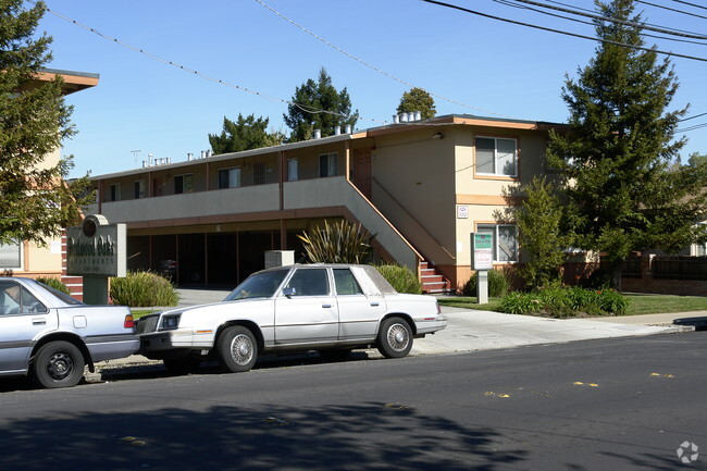 Building Photo - Redwood Oaks Apartments