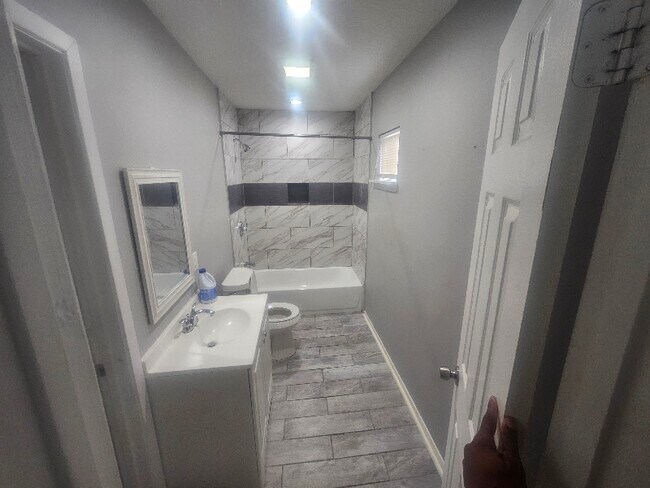 Foto del edificio - 7909 Brutus St