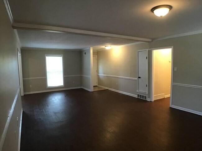 Building Photo - 5962 Raintree Dr