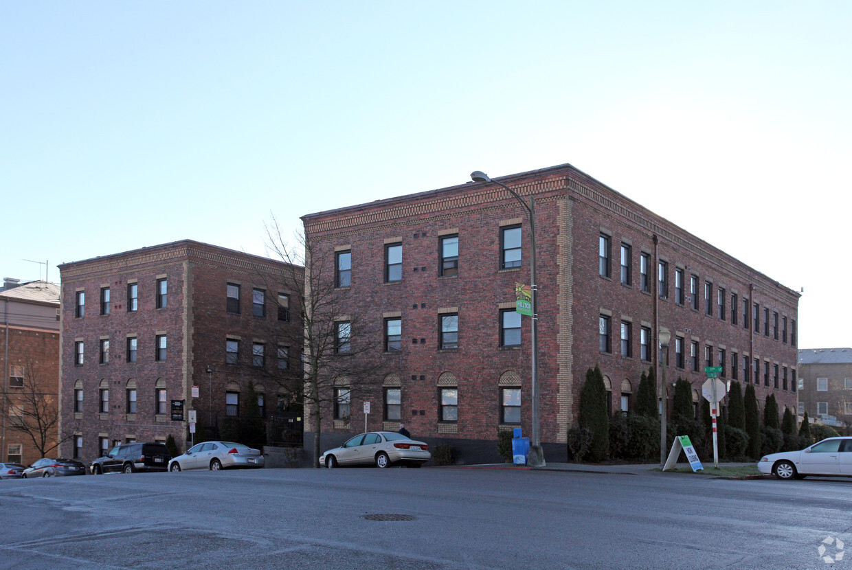 Primary Photo - Landmark Court Apartments