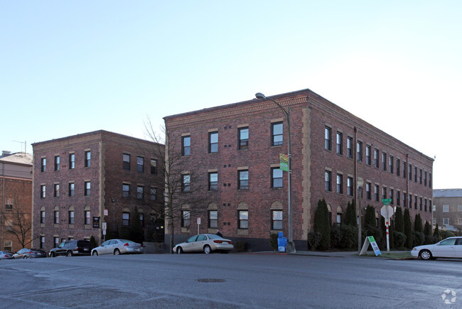 Building Photo - Landmark Court Apartments