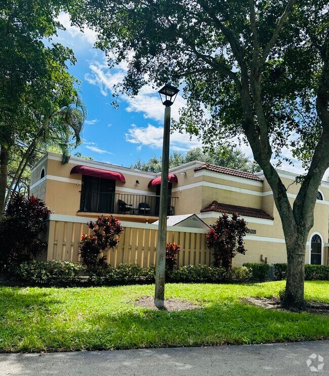 Le Village de Provence Apartments for Rent with a Yard Delray Beach