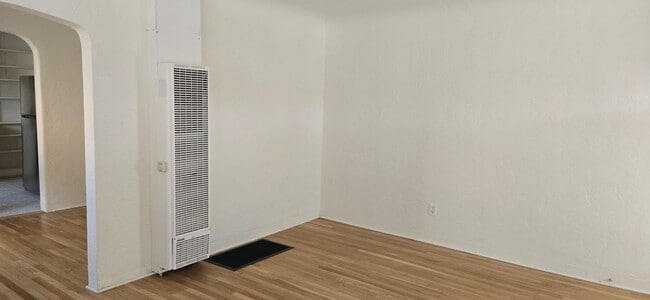 Foto del edificio - Downtown 2 bedroom apartment in triplex