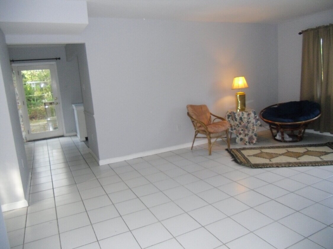 Building Photo - 1509 Pickford Ln