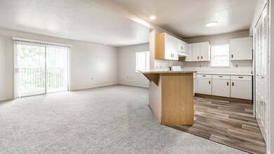 Building Photo - Huntington Cove Apartments