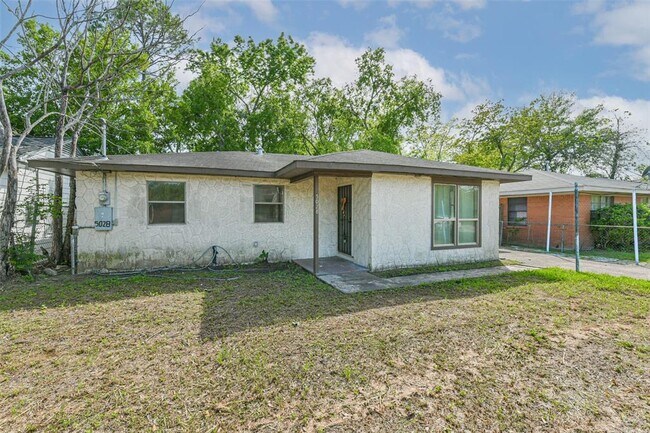 Building Photo - 5028 Briscoe St
