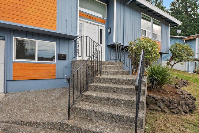 Building Photo - Renovated Tacoma Home with A/C, Huge Den, Bonus Office & Fully Fenced Yard!