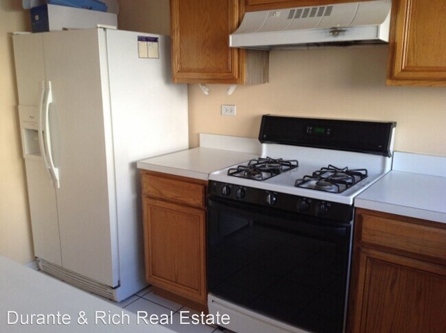 Building Photo - 2 br, 1.5 bath House - 2449 Courtyard Circ...