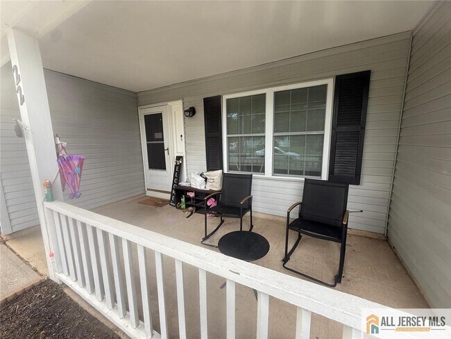 Foto del edificio - 22 Woodbury Rd