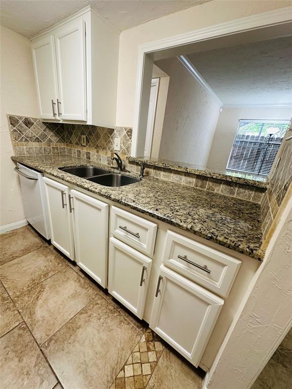 Foto del edificio - 7200 Clarewood Dr