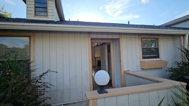 Foto del edificio - $1150 - Jefferson Square - MOVE IN SPECIAL