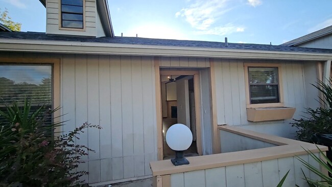 Building Photo - $1150 - Jefferson Square - MOVE IN SPECIAL