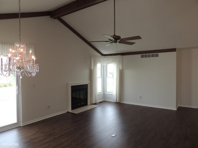 Building Photo - 1600 Stonecrest Dr