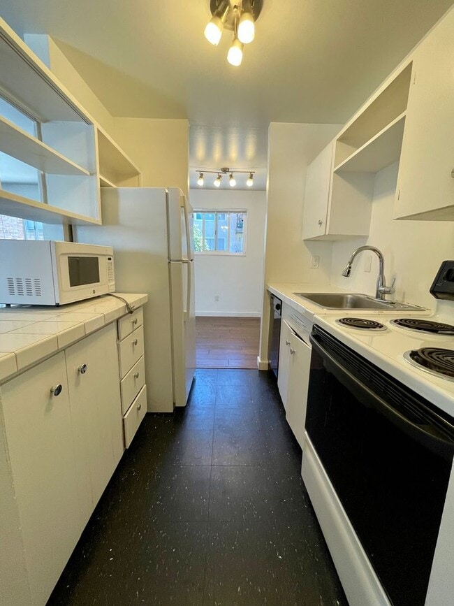 Interior Photo - Bellevue Manor