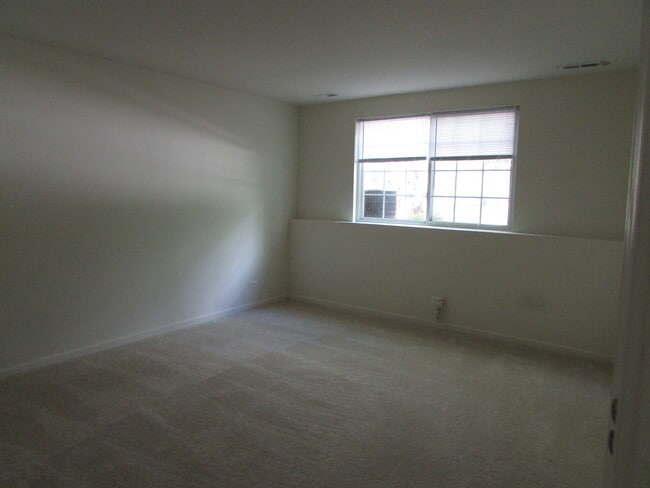 Building Photo - 493 Conservatory Ln