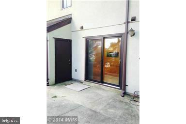 Building Photo - 8928 Battery Pl