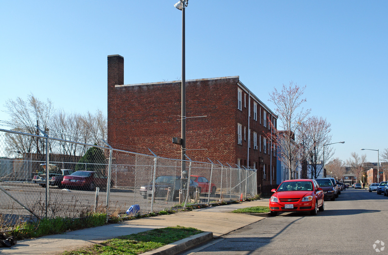 Building Photo - 1135 16th St NE