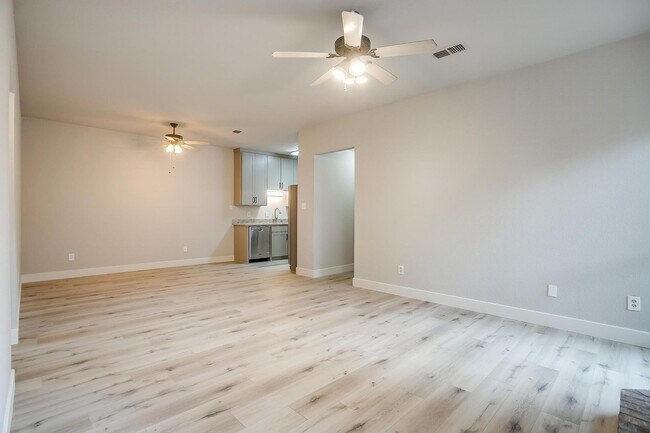 Building Photo - 10311 Lone Pine Ln