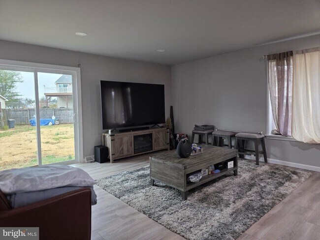 Building Photo - 236 Green Blade Dr