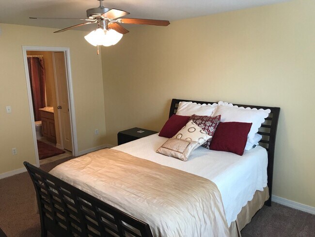 Building Photo - Condominium in FoxPointe