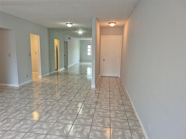 Foto del edificio - 5840 NE 22nd Way