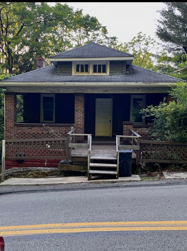 Building Photo - 254 Hillside Ave