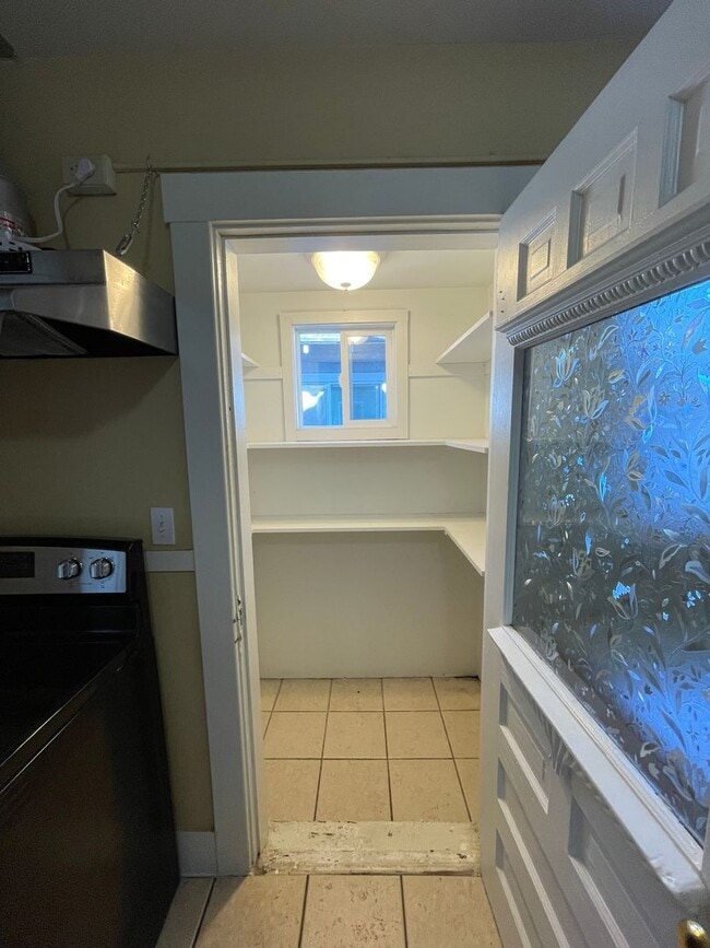 Building Photo - Charming Craftsman-Style Oversized 1 Bedroom Duplex with flex space for a den/walk in closet