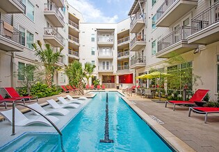 Building Photo - 2024 E 7th St