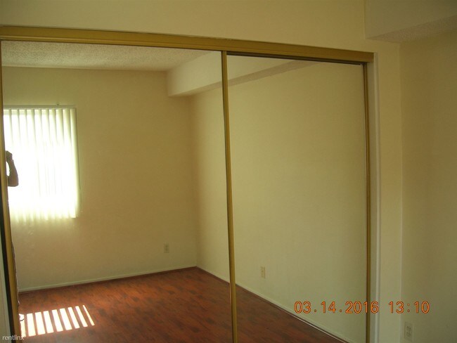 Building Photo - 504 S Normandie Ave