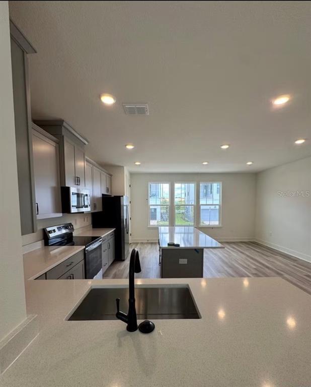 Foto del edificio - 15069 Groveside Rd