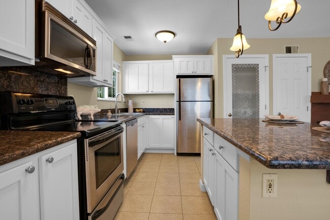 Building Photo - Excellent Santa Clara Location! Open Floor Plan! Granite Counters!