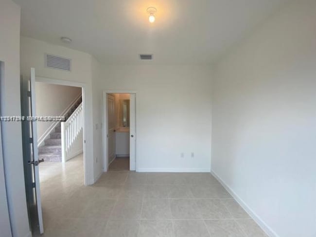 Building Photo - 575 NE 208th Ter