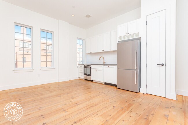 Foto del edificio - 271 Metropolitan Ave