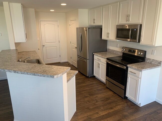 Building Photo - 506 Palisades Dr