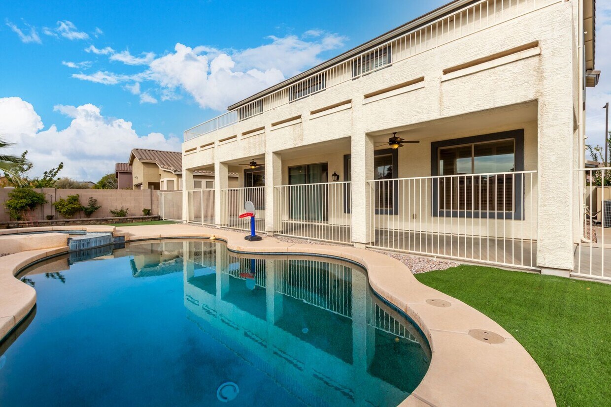 Foto principal - Private pool in highly sought after Goodye...