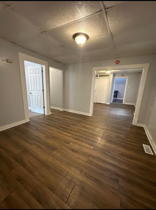 Foto del edificio - 479 Lawson Ave W