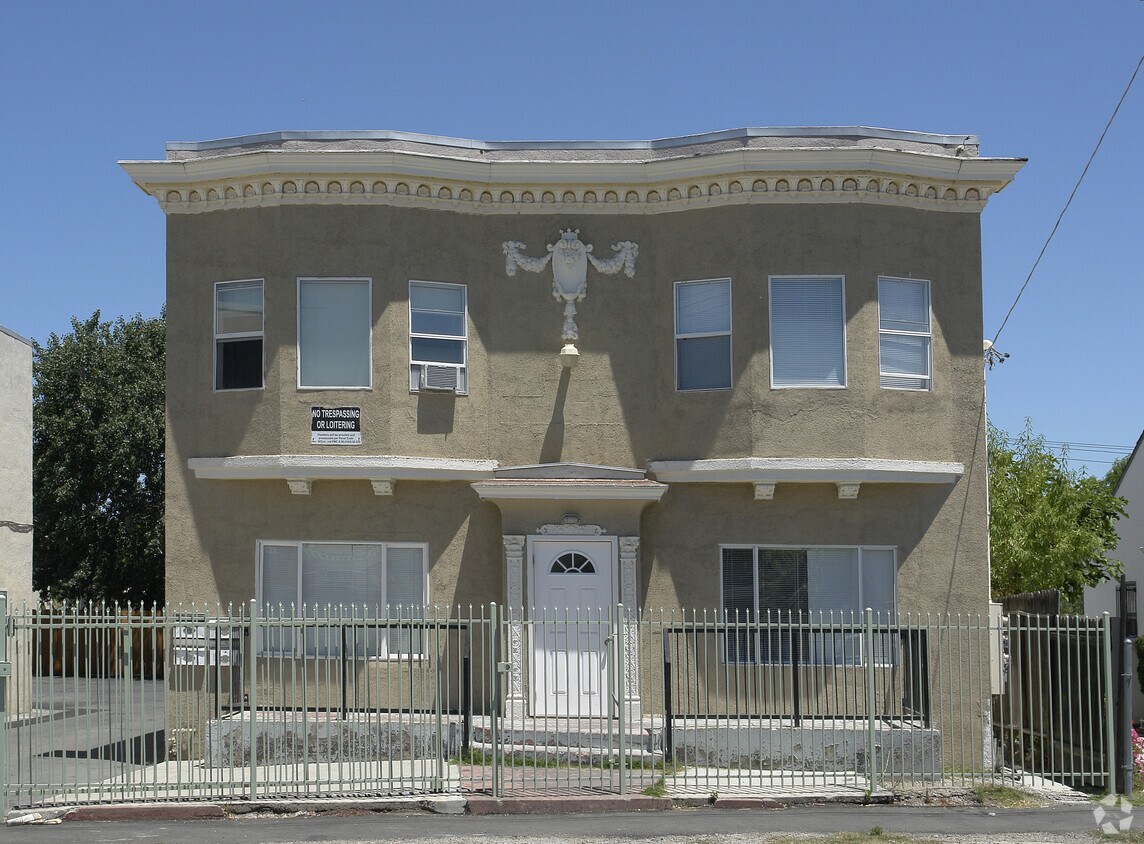 Building Photo - 424-426 W 10th St