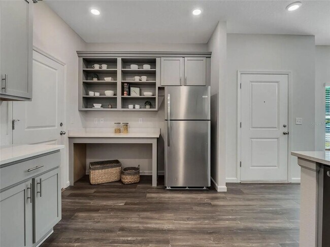 Foto del edificio - New & Modern Lakeside Townhome w/ 2 Car Garage + EV Charger | 4 Bed, 3.5 Bath | Lake Frederica, O...