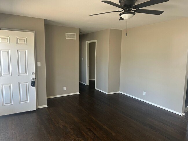 Building Photo - AVAILABLE NOW! Beautiful 3 Newly Rehabbed ...