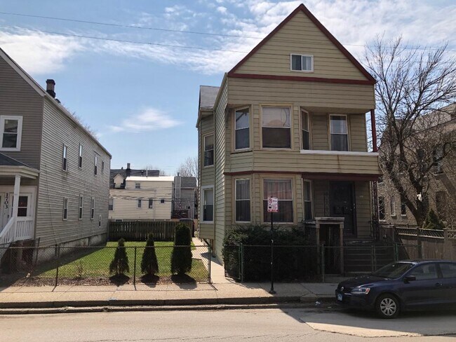 Foto del edificio - 1709 W Irving Park Rd