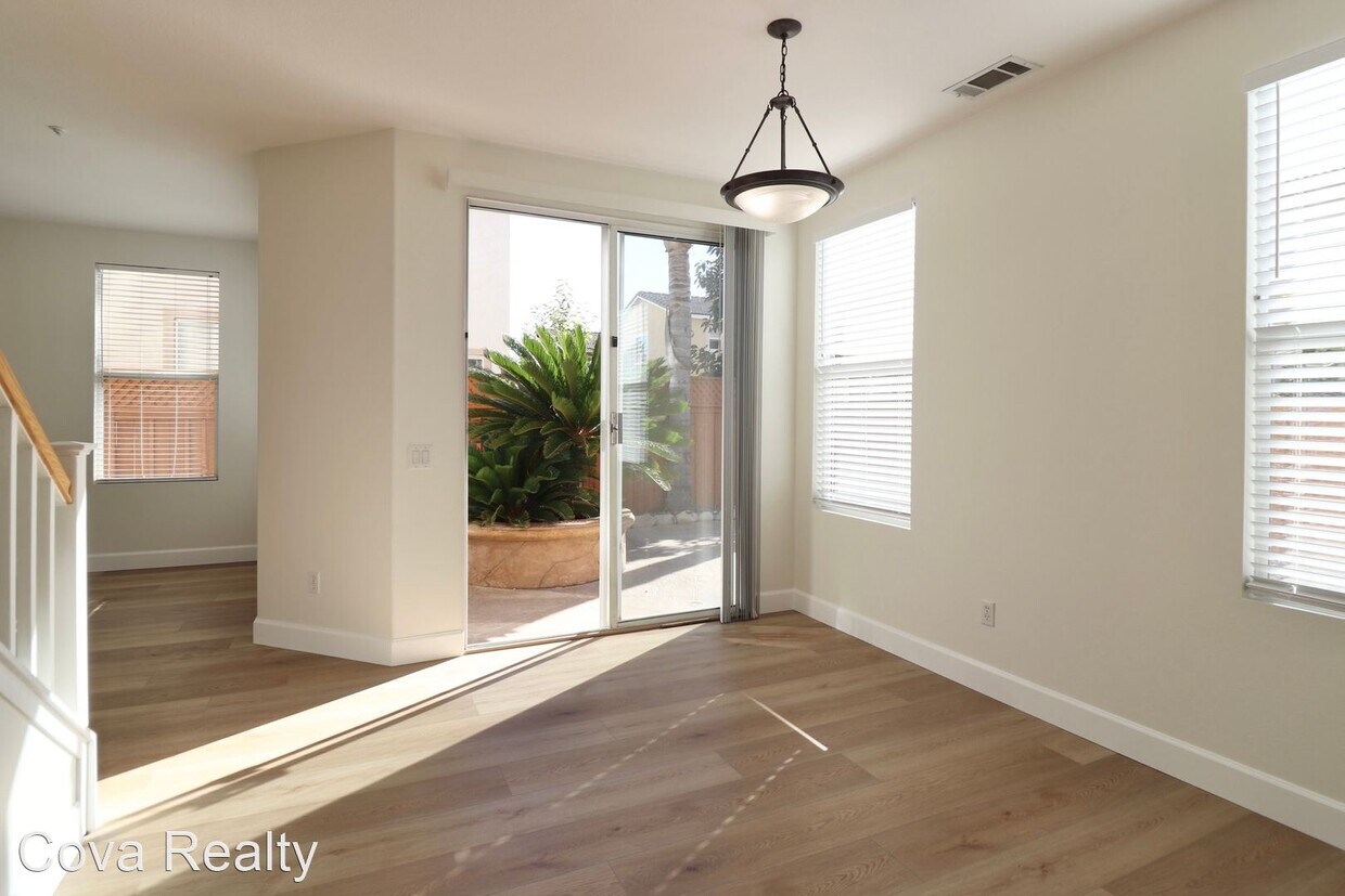 Foto principal - 4 br, 2.5 bath House - 805 Noontide Way