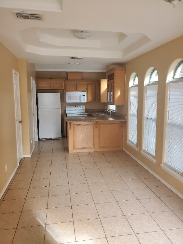 Building Photo - 1922 Upland Dr