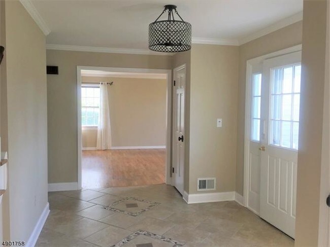 Foto del edificio - 332 Rolling Knolls Way