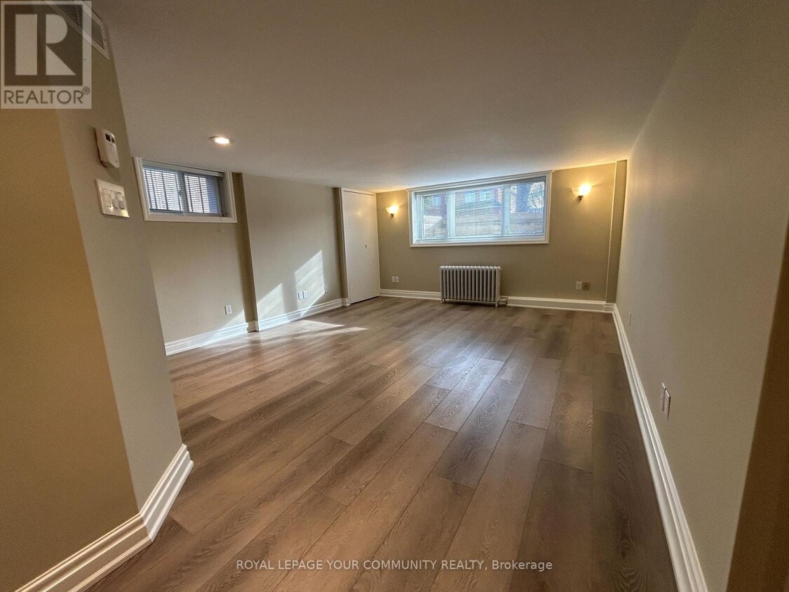 Photo principale - 2 Rougecrest Dr