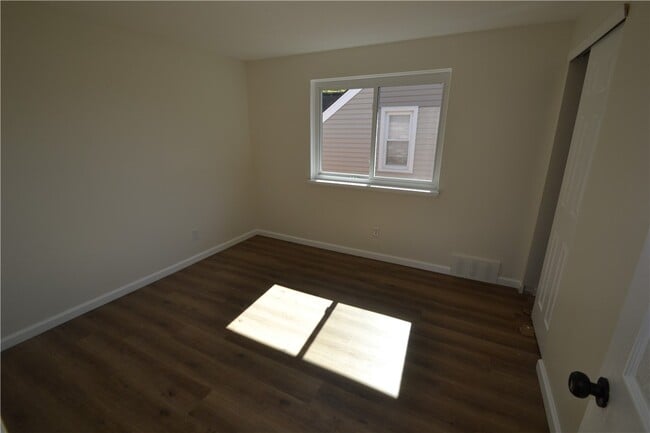 Building Photo - 405 Garfield Ave
