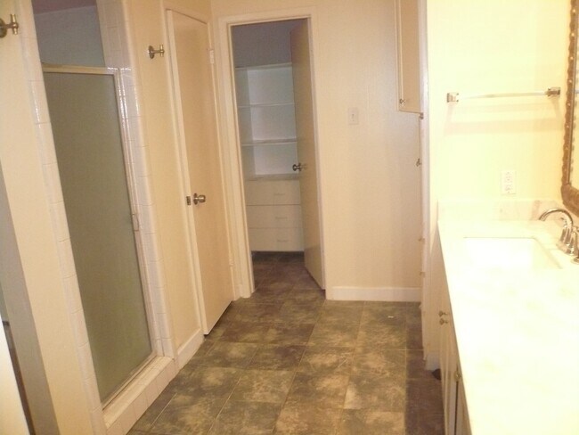 Foto del edificio - 2826 Green Fields Dr