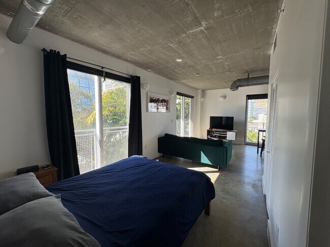 Foto del edificio - 455 NE 25th St