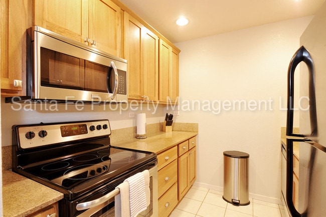 Building Photo - Fully Furnished 3 Bedroom Condo at San Mateo