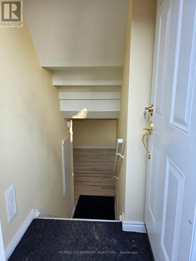 Building Photo - 62 Richwill Rd